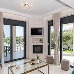 Daisy's Garden - With Private Pool, Ideal For Large Groups, By Zantewize * Drakas