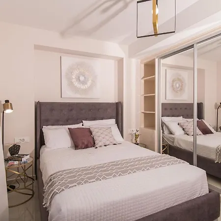 ヴィラ Daisy's Garden - With Private Pool, Ideal For Large Groups, By Zantewize Drakas