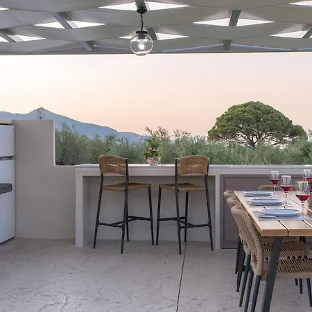 Daisy's Garden - With Private Pool, Ideal For Large Groups, By Zantewize Drakas