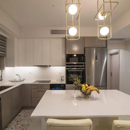 Daisy's Garden - With Private Pool, Ideal For Large Groups, By Zantewize ヴィラ