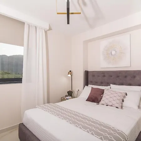 ヴィラ Daisy's Garden - With Private Pool, Ideal For Large Groups, By Zantewize Drakas