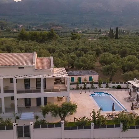 Daisy's Garden - With Private Pool, Ideal For Large Groups, By Zantewize