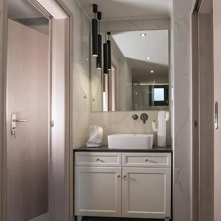 ヴィラ Daisy's Garden - With Private Pool, Ideal For Large Groups, By Zantewize Drakas