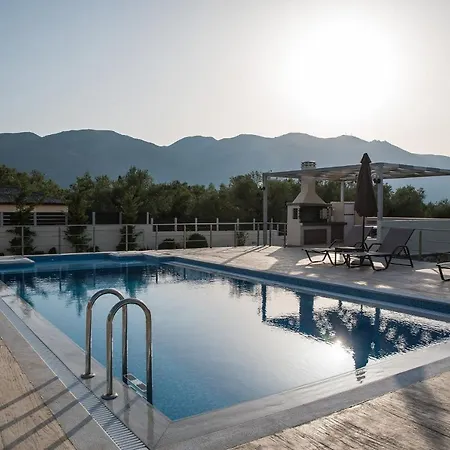 ヴィラ Daisy's Garden - With Private Pool, Ideal For Large Groups, By Zantewize *