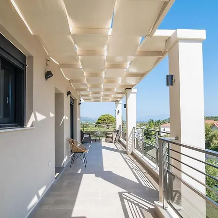 ヴィラ Daisy's Garden - With Private Pool, Ideal For Large Groups, By Zantewize Drakas