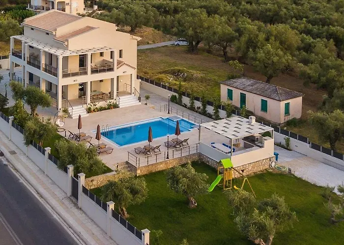 Daisy's Garden - With Private Pool, Ideal For Large Groups, By Zantewize Villa *