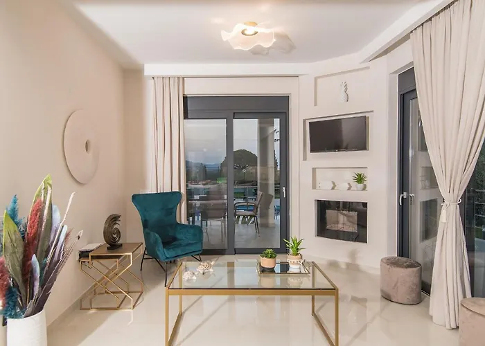 Daisy's Garden - With Private Pool, Ideal For Large Groups, By Zantewize Villa *