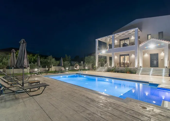 Daisy's Garden - With Private Pool, Ideal For Large Groups, By Zantewize Villa