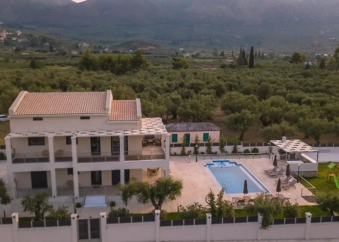 Daisy's Garden - With Private Pool, Ideal For Large Groups, By Zantewize