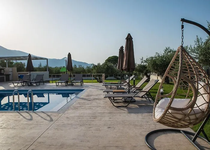 Villa Daisy's Garden - With Private Pool, Ideal For Large Groups, By Zantewize *