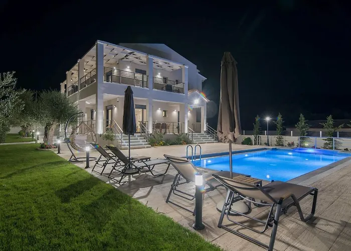 Daisy's Garden - With Private Pool, Ideal For Large Groups, By Zantewize Villa