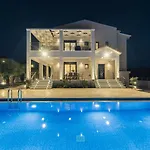 Βίλα Daisy's Garden - With Private Pool, Ideal For Large Groups, By Zantewize *