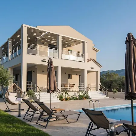 Daisy's Garden - With Private Pool, Ideal For Large Groups, By Zantewize Villa