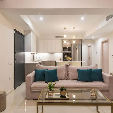 Daisy's Garden - With Private Pool, Ideal For Large Groups, By Zantewize וילה Drakas