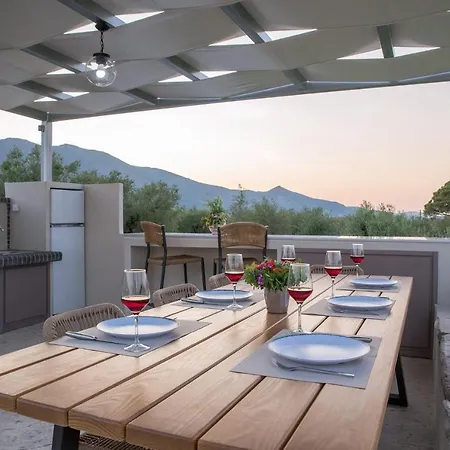 Daisy's Garden - With Private Pool, Ideal For Large Groups, By Zantewize Drakas