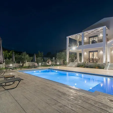 Daisy's Garden - With Private Pool, Ideal For Large Groups, By Zantewize Villa