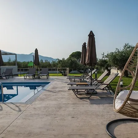 וילה Daisy's Garden - With Private Pool, Ideal For Large Groups, By Zantewize *