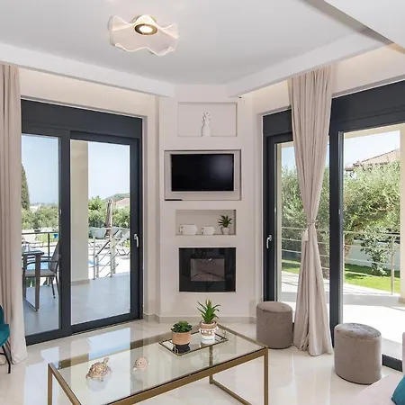 Daisy's Garden - With Private Pool, Ideal For Large Groups, By Zantewize * Drakas