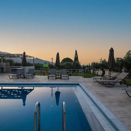 Βίλα Daisy's Garden - With Private Pool, Ideal For Large Groups, By Zantewize
