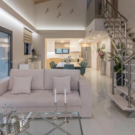 וילה Daisy's Garden - With Private Pool, Ideal For Large Groups, By Zantewize *