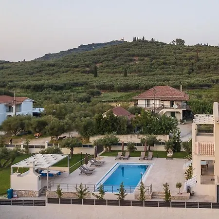 Daisy's Garden - With Private Pool, Ideal For Large Groups, By Zantewize * Drakas