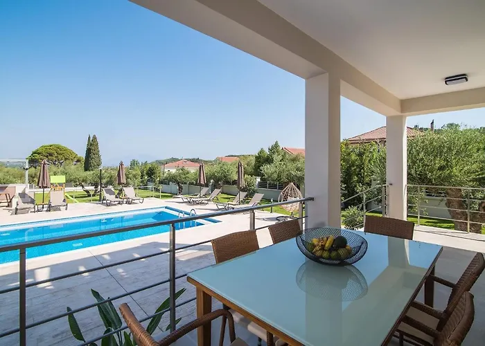 فيلة Daisy's Garden - With Private Pool, Ideal For Large Groups, By Zantewize *