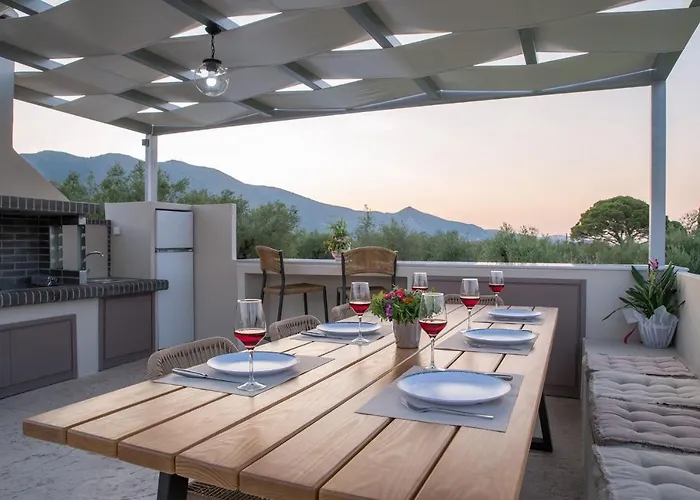Daisy's Garden - With Private Pool, Ideal For Large Groups, By Zantewize Drakas